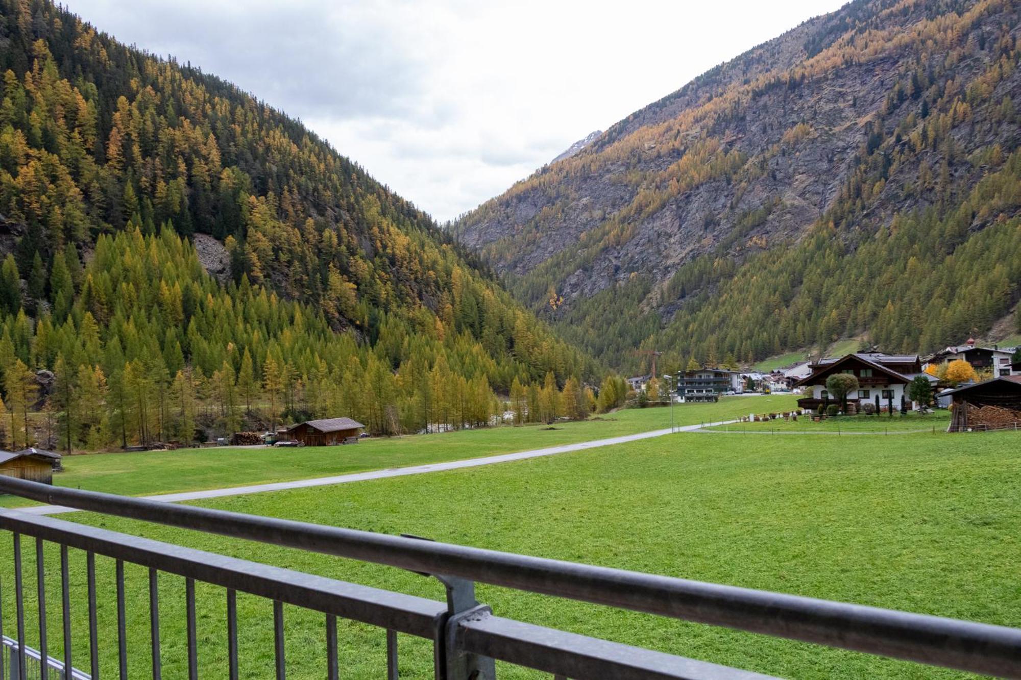 International House Mit Blick Auf Berge Zw 8 *